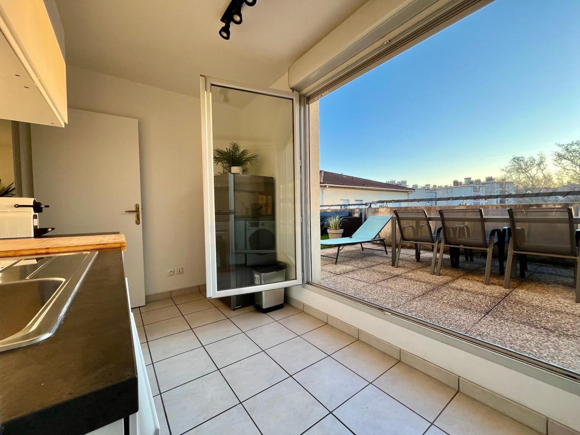 Bngo I Immense Rooftop Lyon I 2 Chambres, 4 Places Parkings, 2 Immenses Terrasses, 8 Personnes מראה חיצוני תמונה