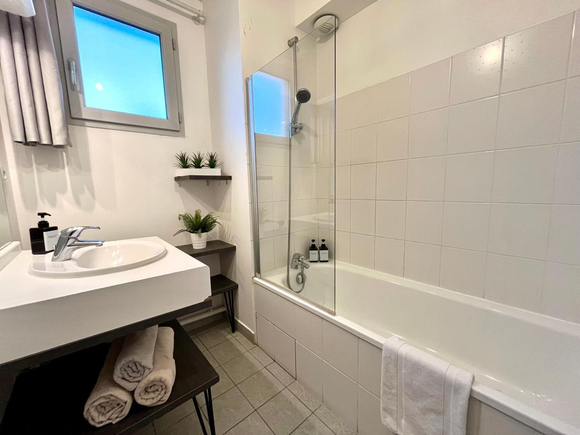 Bngo I Immense Rooftop Lyon I 2 Chambres, 4 Places Parkings, 2 Immenses Terrasses, 8 Personnes מראה חיצוני תמונה
